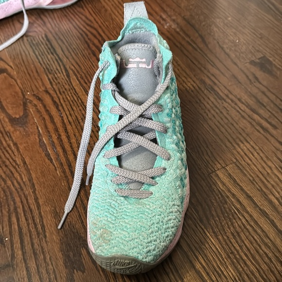 Nike LeBron James XVII 17 GS South Beach Aqua Pink - Size 6Y Basketball - Picture 2 of 7